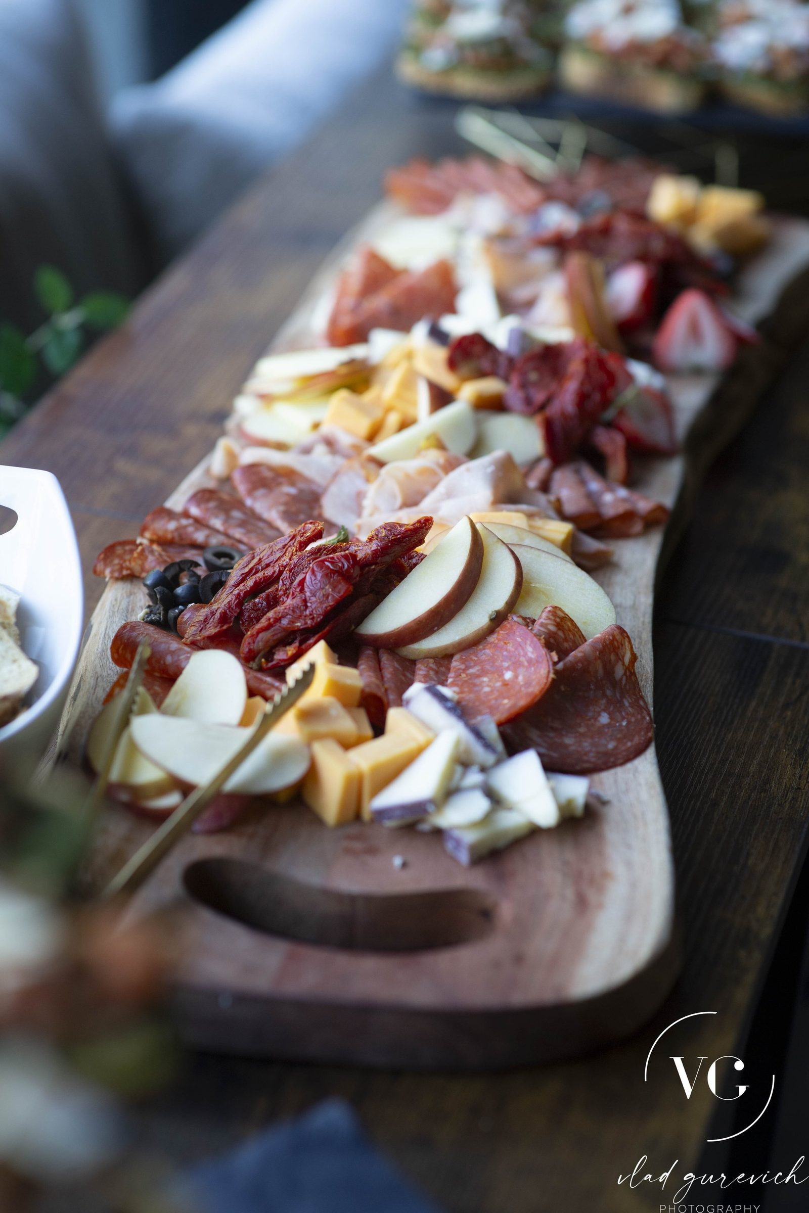 Tasty Table - The Table - Cocktail - Charcuterie